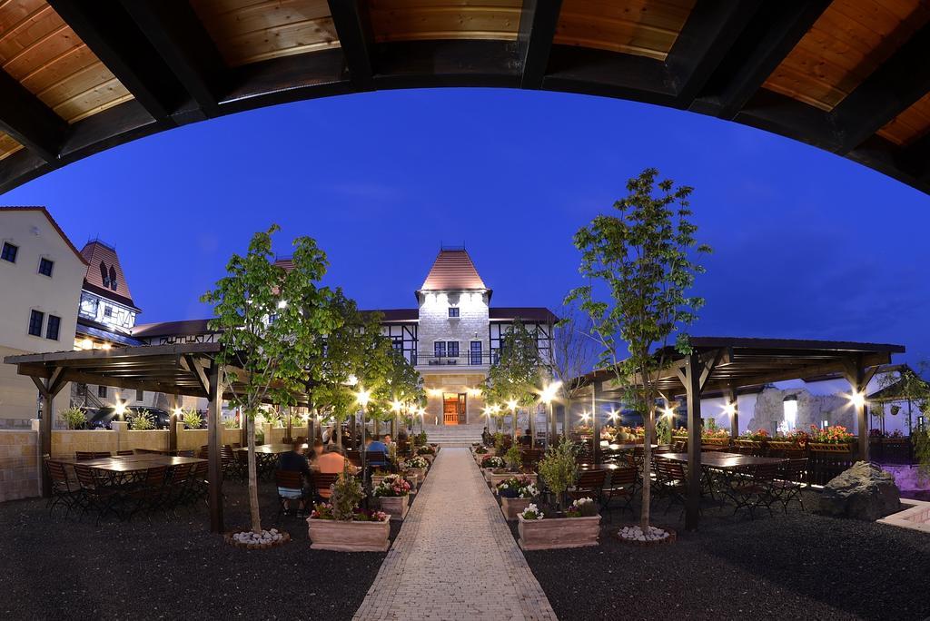 Mosnita Noua Hotel Castel Royal מראה חיצוני תמונה