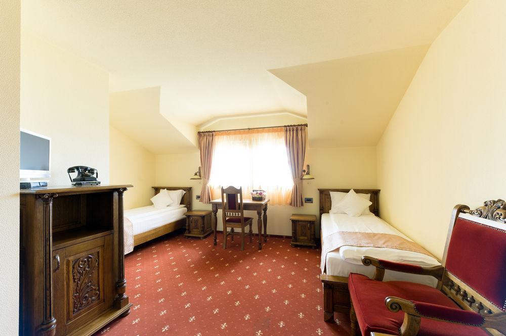 Mosnita Noua Hotel Castel Royal מראה חיצוני תמונה