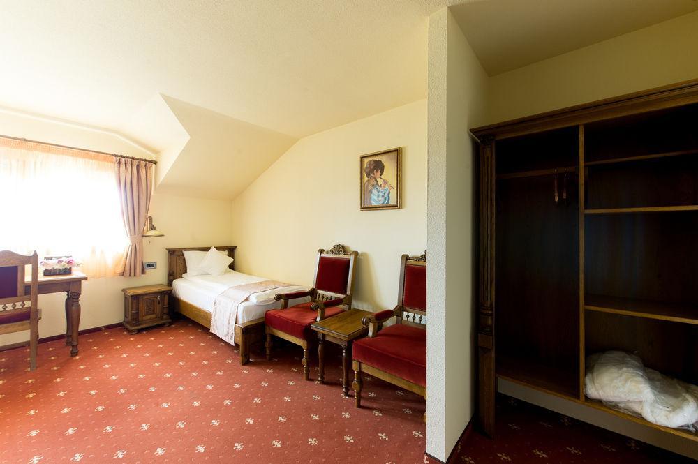 Mosnita Noua Hotel Castel Royal מראה חיצוני תמונה