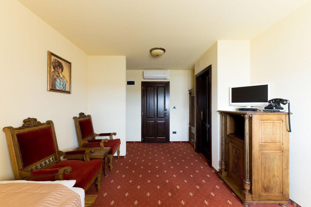 Mosnita Noua Hotel Castel Royal מראה חיצוני תמונה