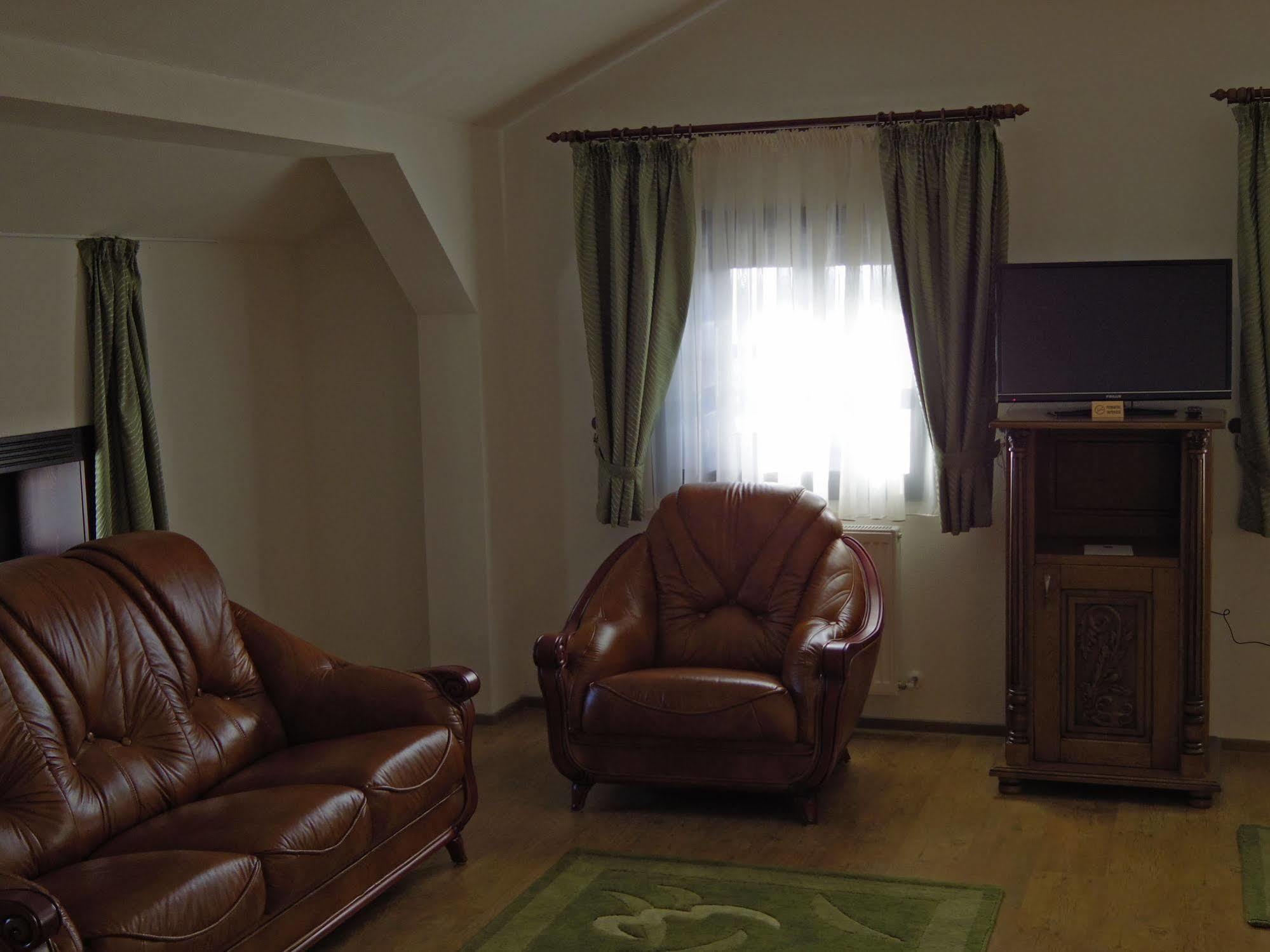 Mosnita Noua Hotel Castel Royal מראה חיצוני תמונה