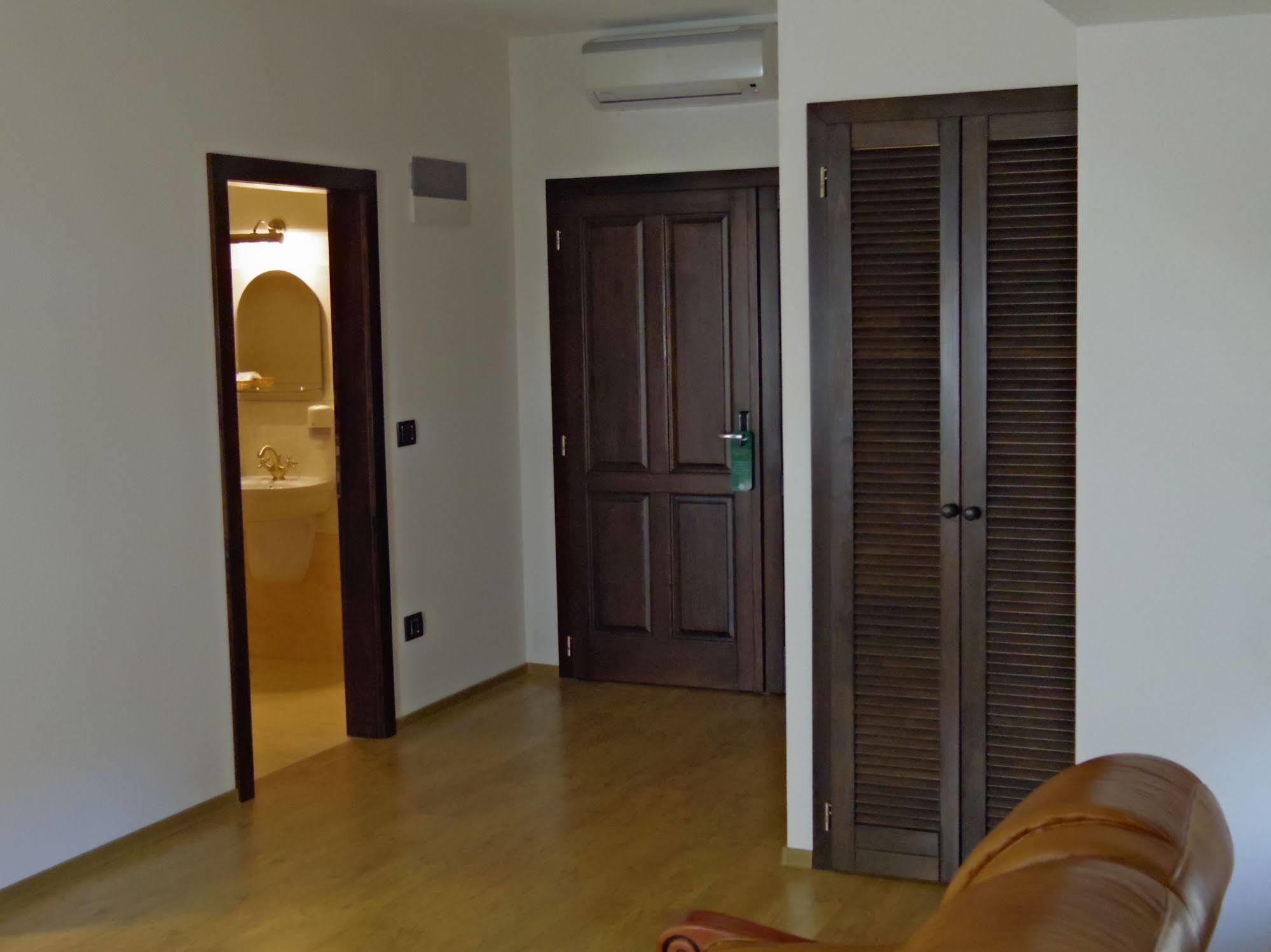 Mosnita Noua Hotel Castel Royal מראה חיצוני תמונה